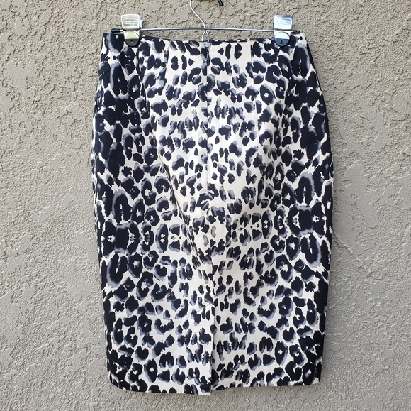 Mossimo Supply Co. Dresses & Skirts - Mossimo Stretch Pencil Skirt Size 6